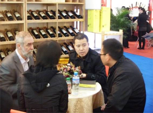 西班牙駐華大使館農業(yè)、食品和飲品部主任蒂娜女士也光臨了納新紅酒會展現場