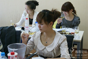 納新團購部經理謝秋靈小姐