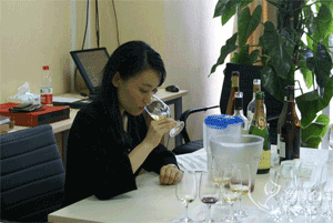 納新紅酒參加逸香ESW品酒師中級(jí)認(rèn)證課程