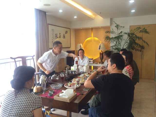 納新抽獎活動進行時——賓客陸續(xù)到來