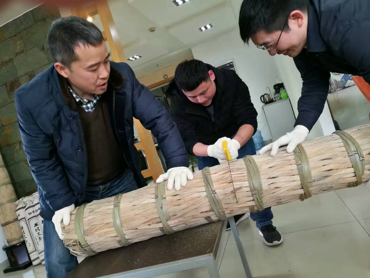 【資訊】納新黑茶系列之千兩花卷茶（2016）今天開(kāi)刀問(wèn)宰