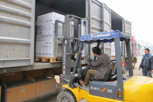 西班牙進(jìn)口紅酒卸貨