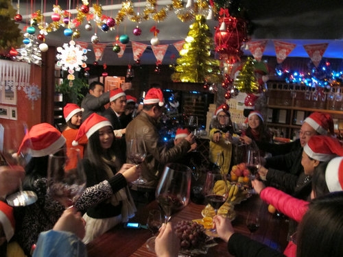 圣誕夜干杯、為納新的明天干杯