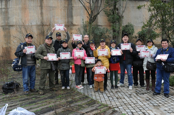 學(xué)雷鋒,我們?cè)谛袆?dòng)